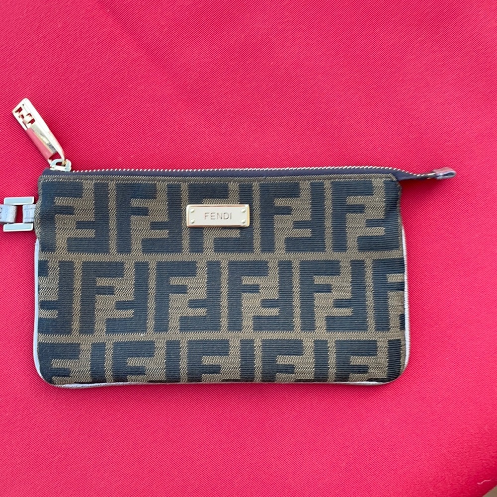 ⛔️SOLD⛔️FENDI Wristlet